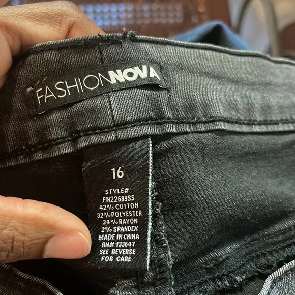 Fashion Nova black distressed jeans - Picture 3 of 3